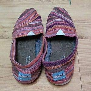 Colorful TOMS, size 8
